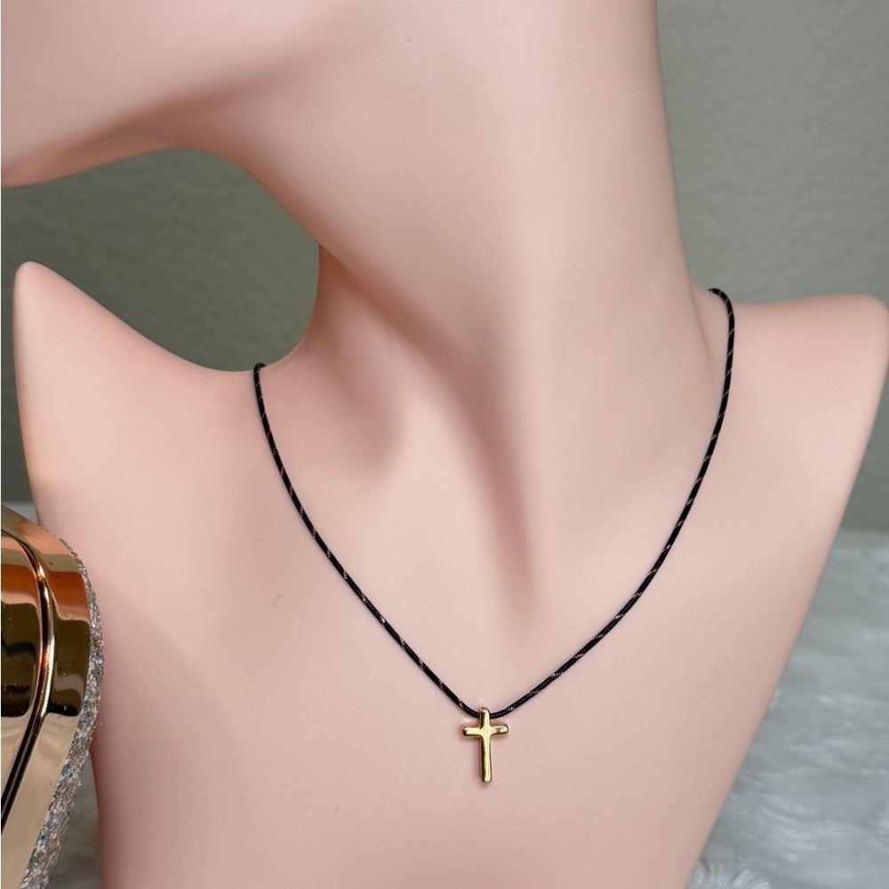 ⚜️ Trendy Gold Cross Pendant and Black Chain Necklace - Picture 5 of 7
